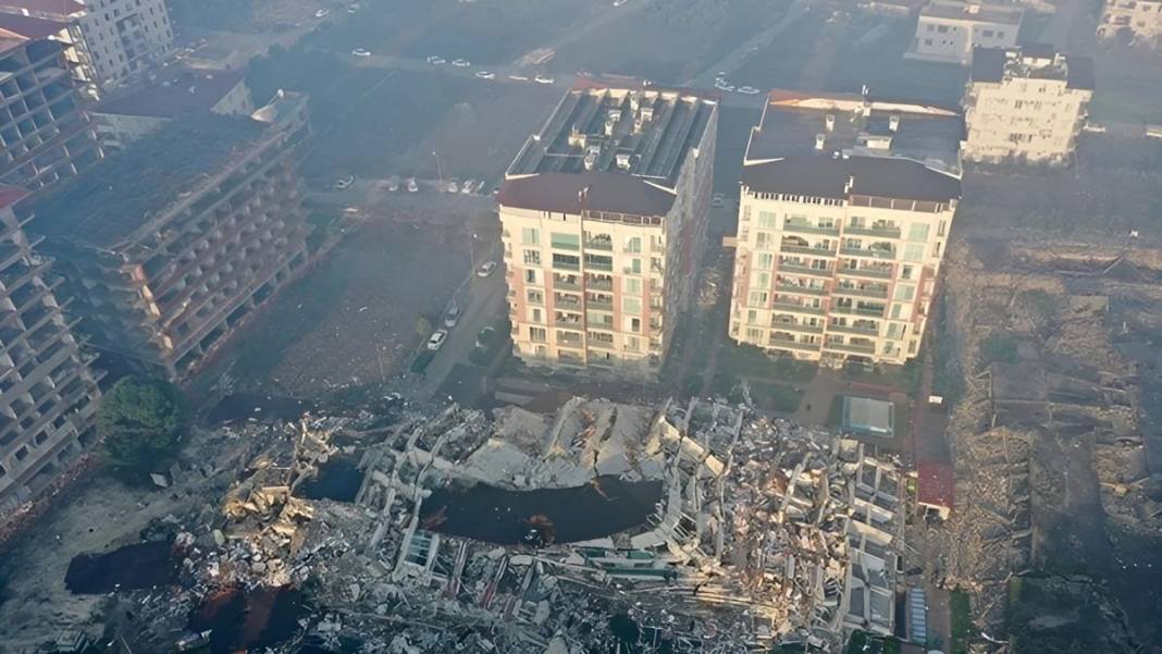 Rende Sitesi binasının kolononun kesildiği görüntüler ortaya çıktı! Depremde 105 kişiye mezar olmuştu 7